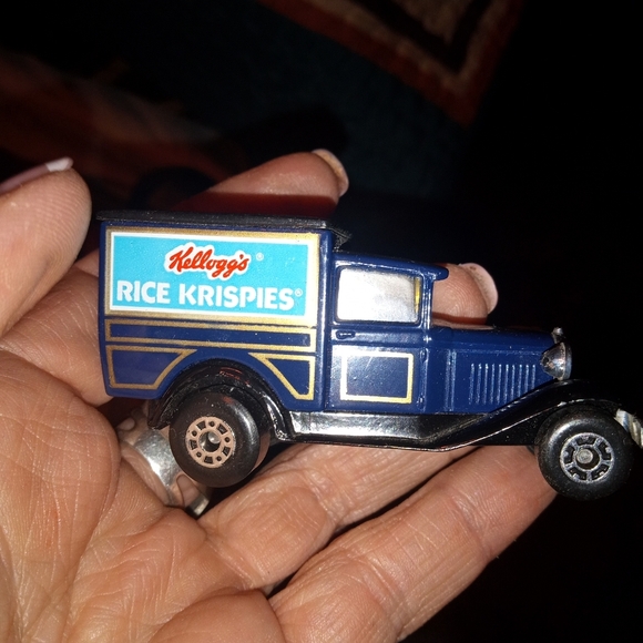 A 1979 Ford Kellogg's Rice Krispies Delivery Truck - Picture 3 of 8